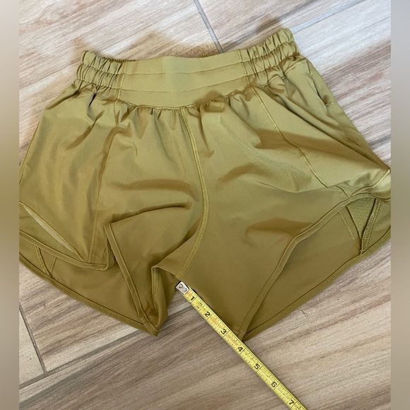 New without tags  Lululemon Athletica  Hotty Hot Low Rise Short size 2 - Picture 7 of 10